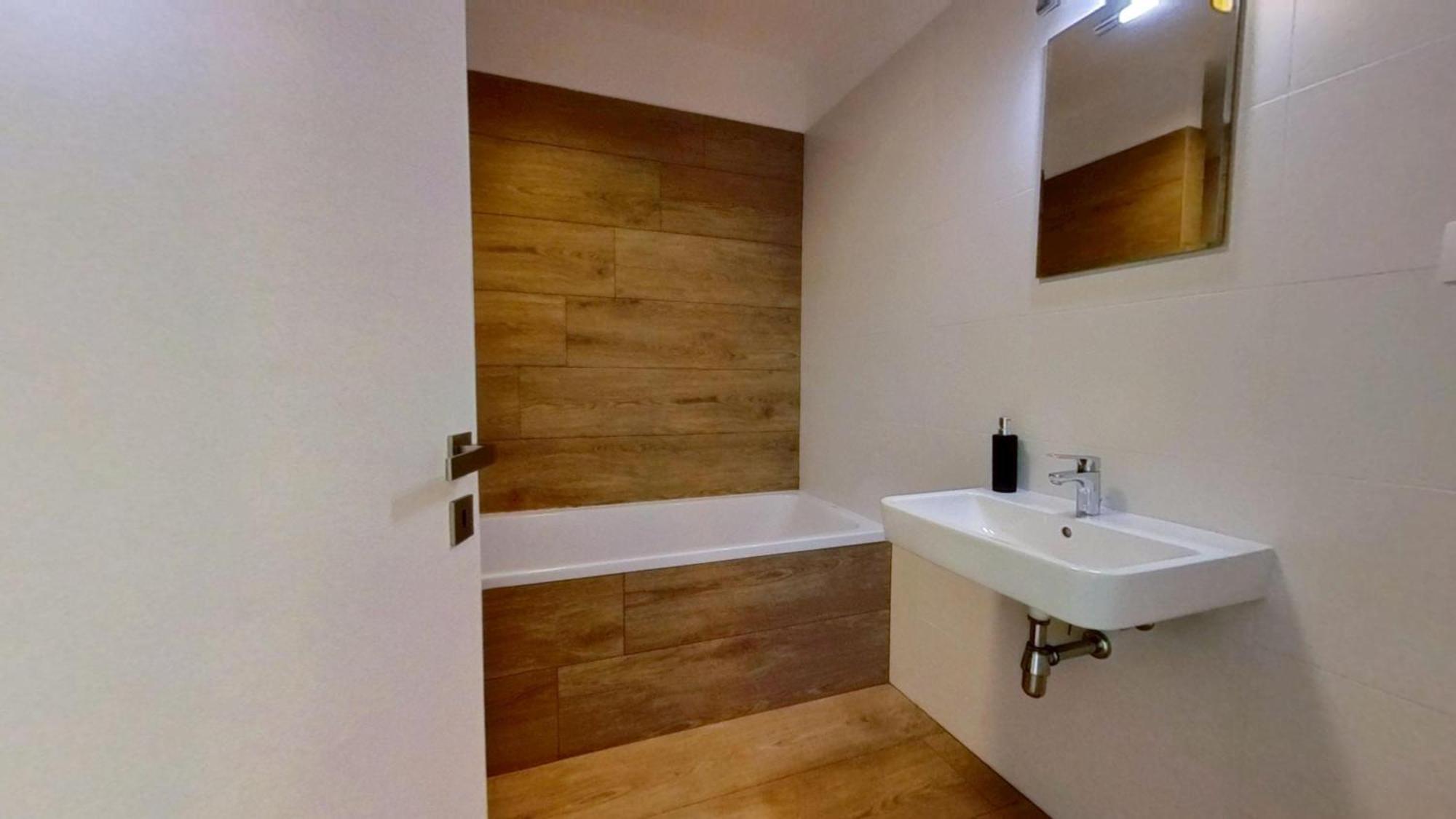 Air-Conditioned 2 Room Apartment, With Terrace, Rovinka 203 Exteriör bild