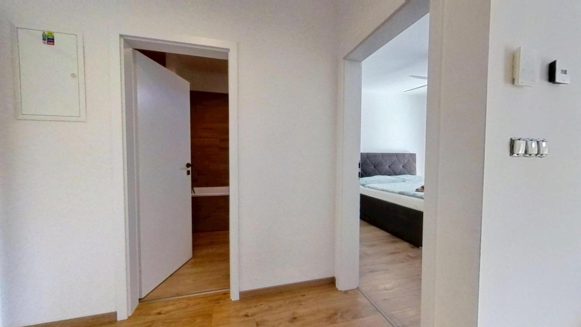 Air-Conditioned 2 Room Apartment, With Terrace, Rovinka 203 Exteriör bild